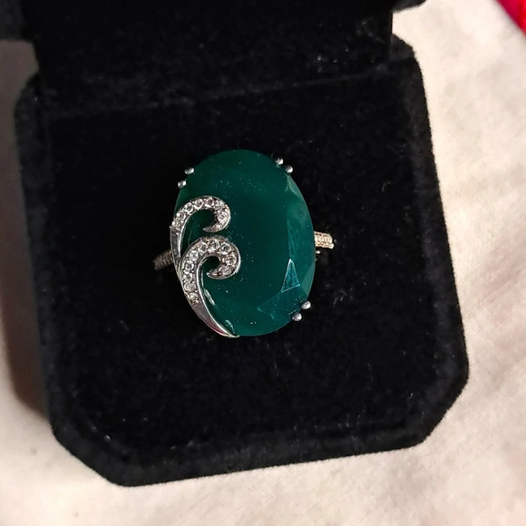 Green Onyx and White Zircon Ring In 925 Sterling Silver - Picture 2 of 8